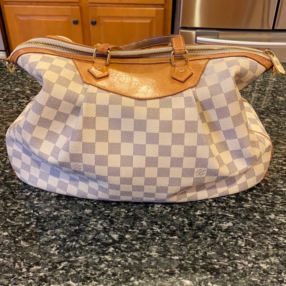 Louis Vuitton Purse - Picture 3 of 5